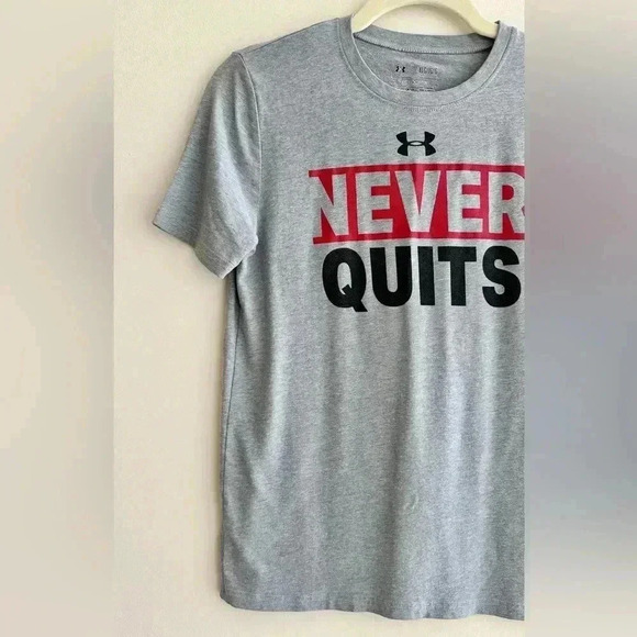 Under Armour Loose Fit "Never Quits" Grey Graphic T-Shirt, Size Youth Large - Picture 3 of 15